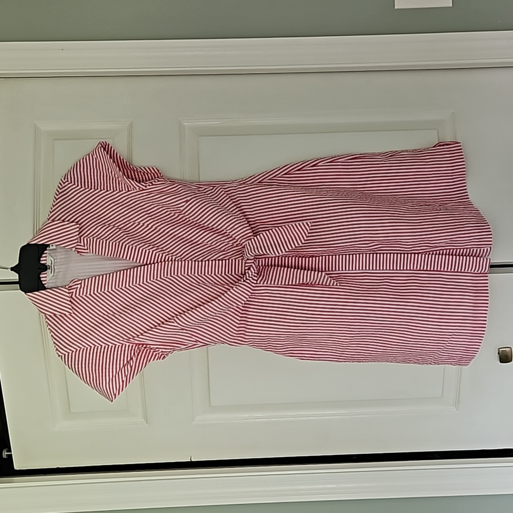Vineyard Vines Red seersucker dress size 4